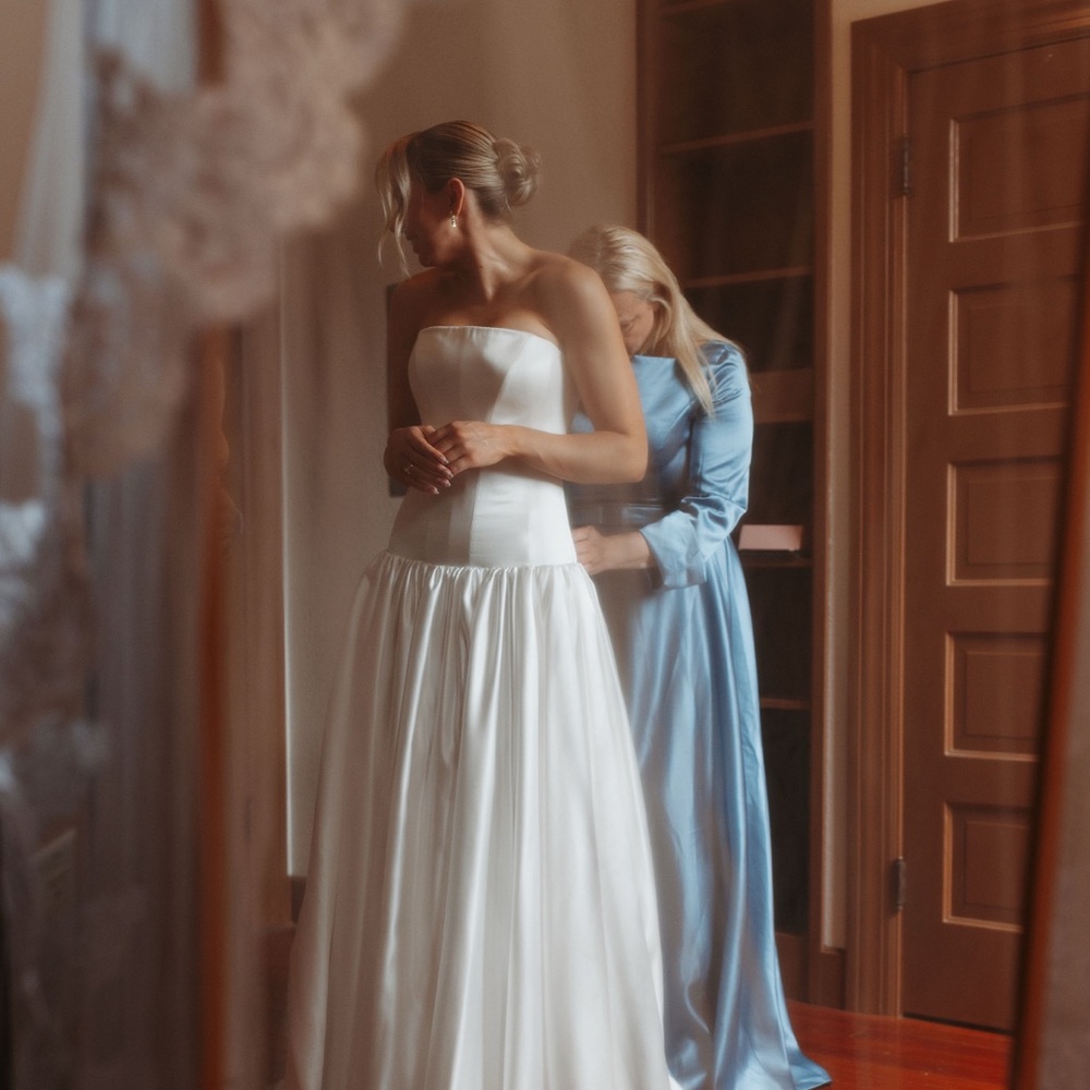 Elegant White Strapless Wedding Dress